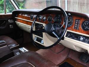 Image 3/20 de Rolls-Royce Silver Shadow II (1978)