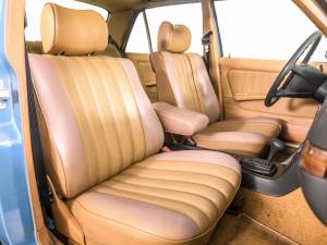 Bild 13/50 von Mercedes-Benz 300 D Turbodiesel (1982)