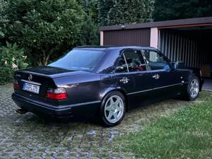 Bild 9/26 von Mercedes-Benz E 500 Limited (1994)