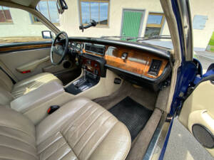 Image 30/36 of Jaguar XJ 6 4.2 (1984)