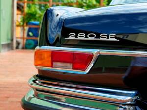 Image 31/188 of Mercedes-Benz 280 SE 3,5 (1971)