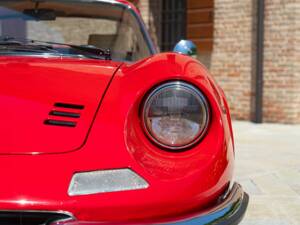 Image 20/50 de Ferrari Dino 246 GT (1971)