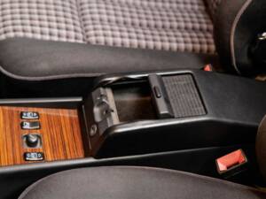 Bild 19/40 von Mercedes-Benz E 220 (1995)