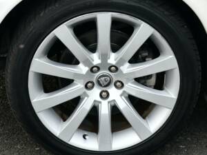 Image 17/50 of Jaguar XJ 8 4.2 (2008)