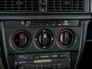 Image 20/50 of Mercedes-Benz 190 E (1986)