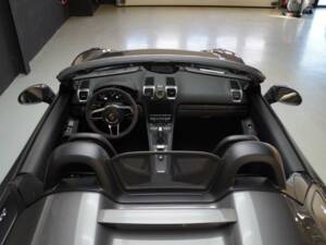 Image 8/50 of Porsche Boxster Spyder (2016)