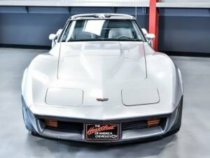 Image 2/7 of Chevrolet Corvette (1982)