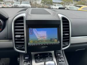 Bild 23/63 von Porsche Cayenne Turbo (2010)