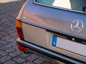 Image 15/42 of Mercedes-Benz 280 TE (1983)