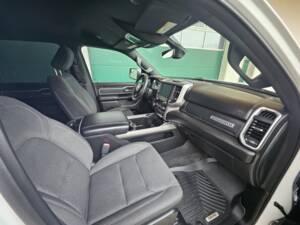 Image 52/62 of Dodge Ram 1500 (2020)