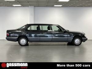 Immagine 3/15 di Mercedes-Benz E 280 Unikat (1994)