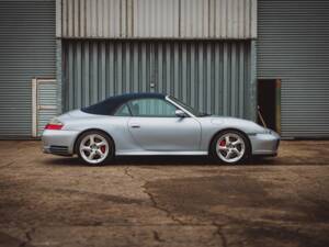 Image 4/8 of Porsche 911 Carrera 4S (2003)