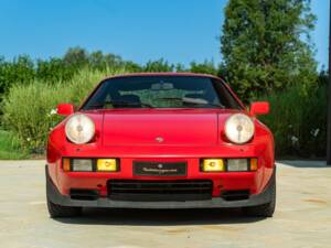 Image 21/50 de Porsche 928 S (1984)