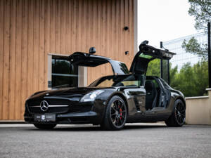 Image 11/50 of Mercedes-Benz SLS AMG GT (2014)