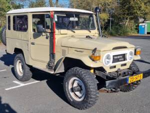 Bild 2/18 von Toyota Land Cruiser BJ 43 (1978)