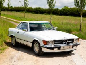 Bild 1/50 von Mercedes-Benz 560 SL (1986)