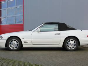 Imagen 2/34 de Mercedes-Benz SL 320 (1996)