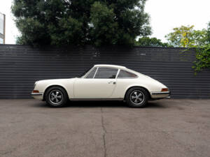 Image 17/78 of Porsche 911 2.0 E (1968)