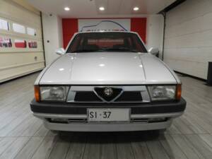 Immagine 2/14 di Alfa Romeo 75 1.8 (1991)