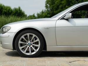 Bild 13/50 von BMW 745d (2005)
