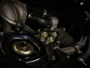 Image 65/77 of Bentley Azure (2001)