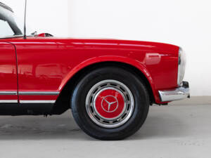 Image 20/30 of Mercedes-Benz 280 SL (1968)
