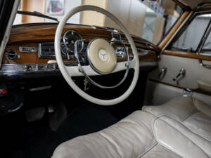 Image 17/54 of Mercedes-Benz 300 d (1958)