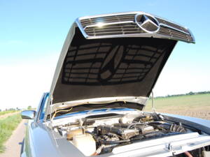 Image 47/87 of Mercedes-Benz 280 SL (1982)