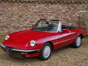 Immagine 1/50 di Alfa Romeo 2.0 Spider (1988)