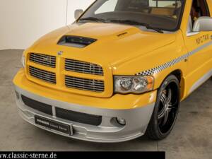 Image 8/15 of Dodge Ram SRT 10 (2004)