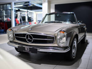 Image 5/72 de Mercedes-Benz 280 SL (1970)