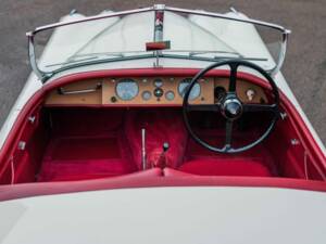 Image 34/43 of Jaguar XK 120 OTS (1951)