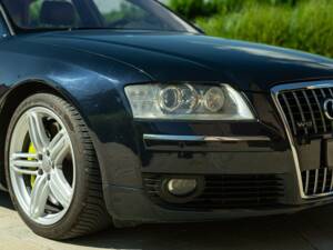 Image 18/50 of Audi A8 6.0 W12 L quattro (2004)