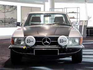 Immagine 4/48 di Mercedes-Benz 450 SLC (1978)