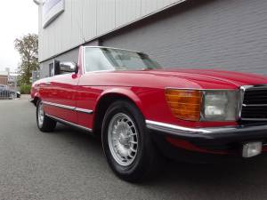 Image 20/84 of Mercedes-Benz 500 SL (1984)