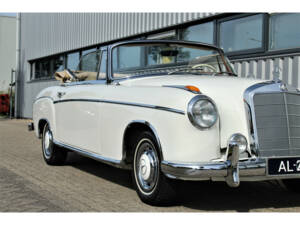 Image 14/35 of Mercedes-Benz 220 SE Cabriolet (1959)