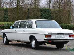 Afbeelding 3/50 van Mercedes-Benz 240 D lang (1974)