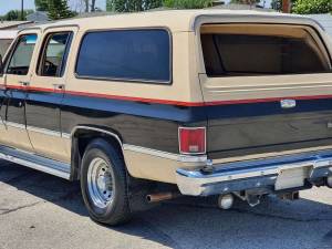 Image 7/19 of Chevrolet Suburban (1986)