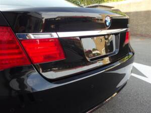 Image 25/95 of BMW 750i (2009)