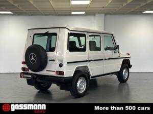 Immagine 6/15 di Mercedes-Benz 230 GE (LWB) (1985)