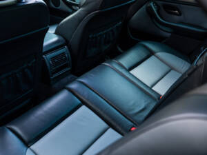 Image 22/56 of BMW M5 (2000)