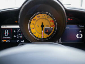 Image 22/50 of Ferrari 458 Italia (2012)