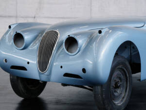 Image 4/23 of Jaguar XK 120 OTS (1953)