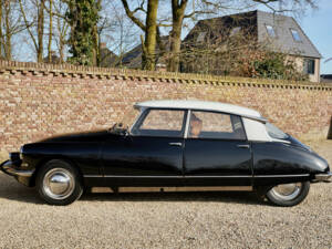 Image 19/50 de Citroën DS 19 (1963)