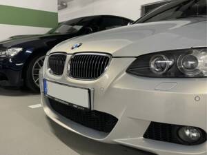 Image 13/28 of BMW 325d (2010)