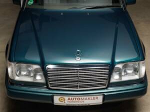 Bild 5/40 von Mercedes-Benz E 220 (1995)