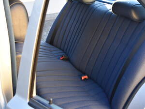 Image 7/18 of Mercedes-Benz 190 E 2.6 (1987)