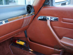 Image 12/50 de Mercedes-Benz 380 SL (1982)