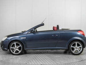 Image 9/50 of Opel Tigra TwinTop 1.4 Twinport (2006)