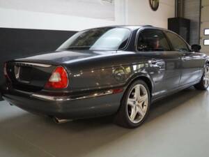 Image 40/50 de Jaguar XJ 8 4.2 (2005)